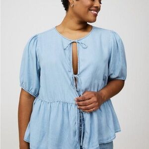 Torrid NWT  Tencel Tie-Front Short Sleeve Puff Sleeve Blouse, Size 2
